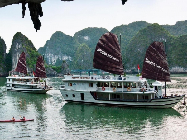 Halong Fantasea Cruise - 2 days 1 night on boat