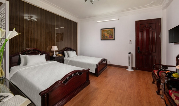 DELUXE TWINS WITH WINDOW