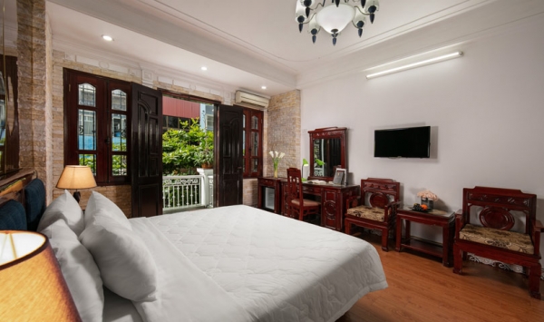 DELUXE DOUBLE BALCONY / WINDOW