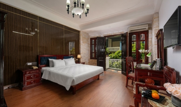 DELUXE DOUBLE BALCONY / WINDOW